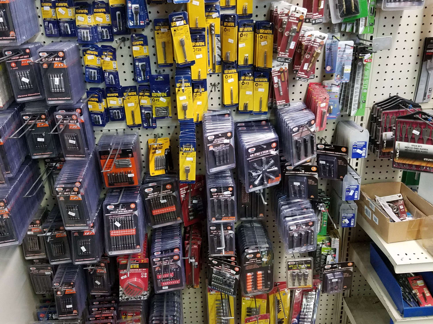 Discount Tools | Hardware | St Cloud, MN | Gopher Bargain Center